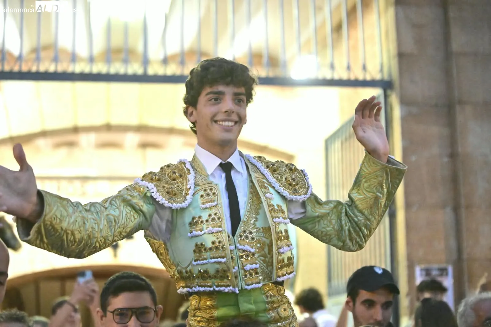 Foto 3 - I&ntilde;igo Norte hace el toreo en La Glorieta