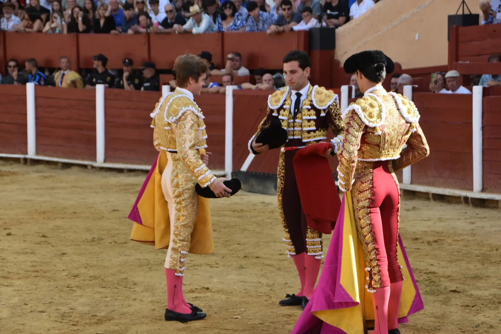 Valentín Hoyos toma la alternativa por la puerta grande en Béjar