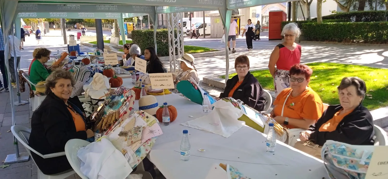 Foto 2 - Las Encajeras de la comarca participan en el XXIII Encuentro de Encajeros y Multilabores en Zamora 