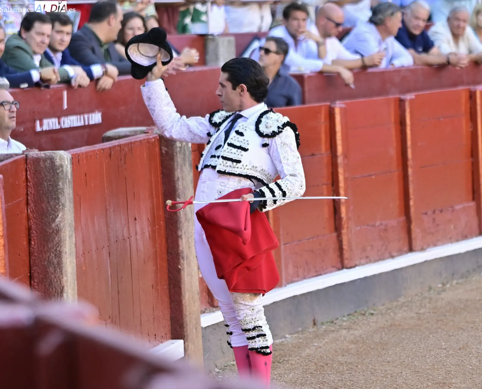 Talavante, durante el primer toro | SALAMANCArtv AL DÍA