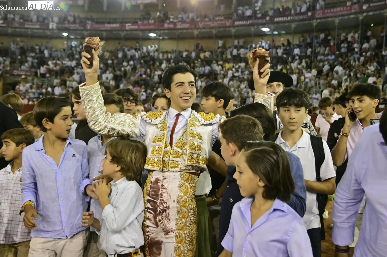 Marco Pérez cierra la tarde con una faena de capacidad premiada con dos orejas