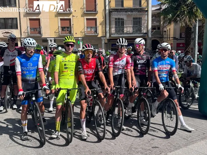 Foto 3 - Alba de Tormes da la salida a la 54&ordf; Vuelta Ciclista a Salamanca