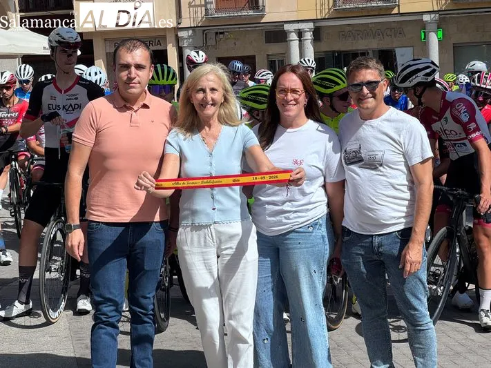 Foto 4 - Alba de Tormes da la salida a la 54&ordf; Vuelta Ciclista a Salamanca