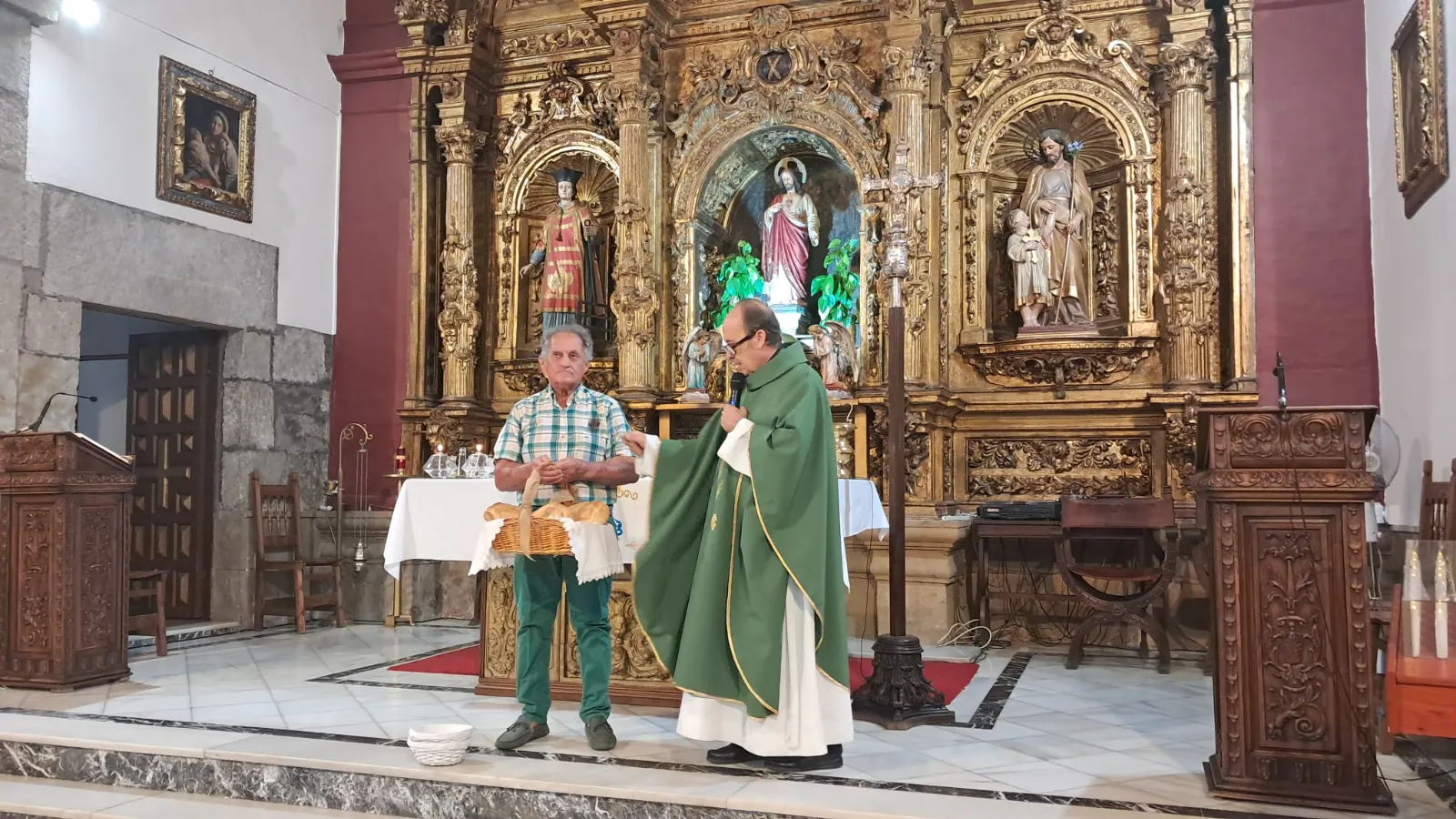 Momento de la bendición de panes