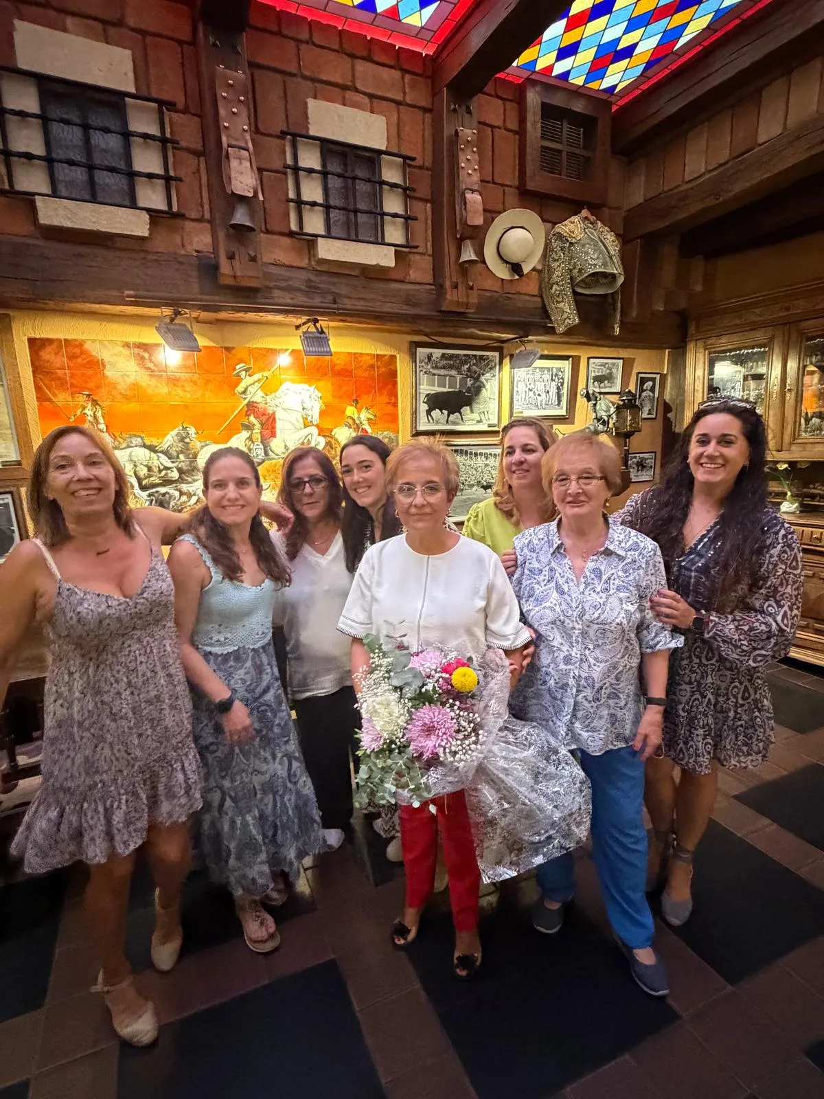 Compañeras de Maribel en la comida de despedida