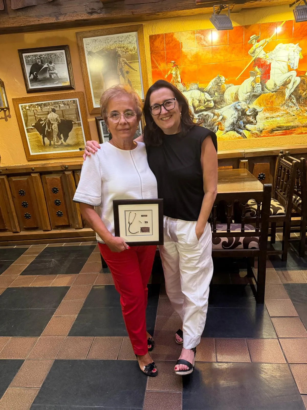 Compañeras de Maribel en la comida de despedida