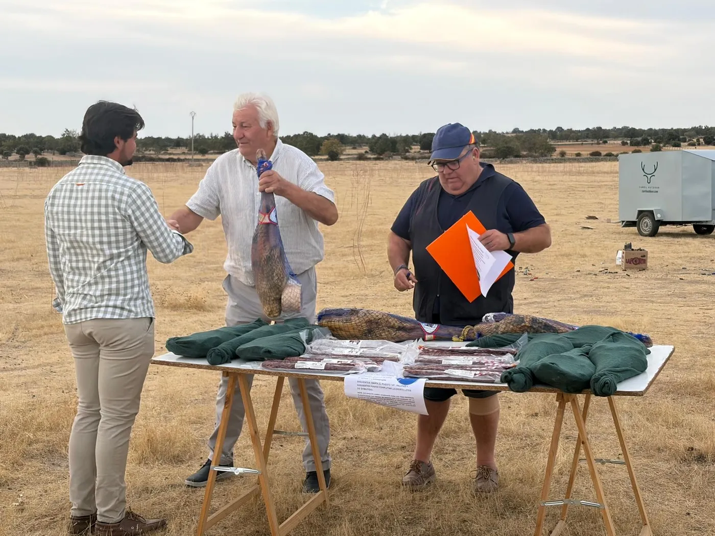 Animada tirada al plato en Villar de Peralonso 