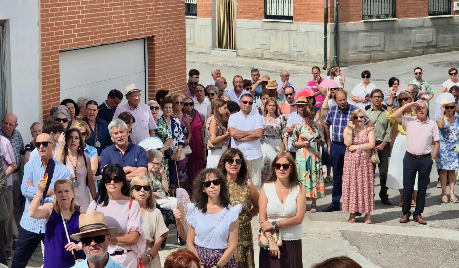 Foto 4 - La devoci&oacute;n por la Virgen de la Encina llena las calles de Macotera