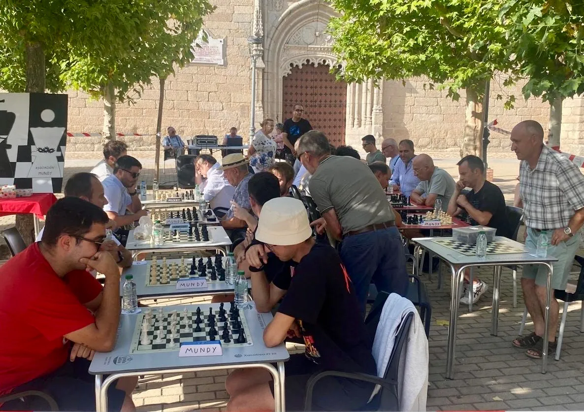Foto 3 - Buen ambiente y partidas de nivel protagonizan el III Torneo de Ajedrez de Macotera