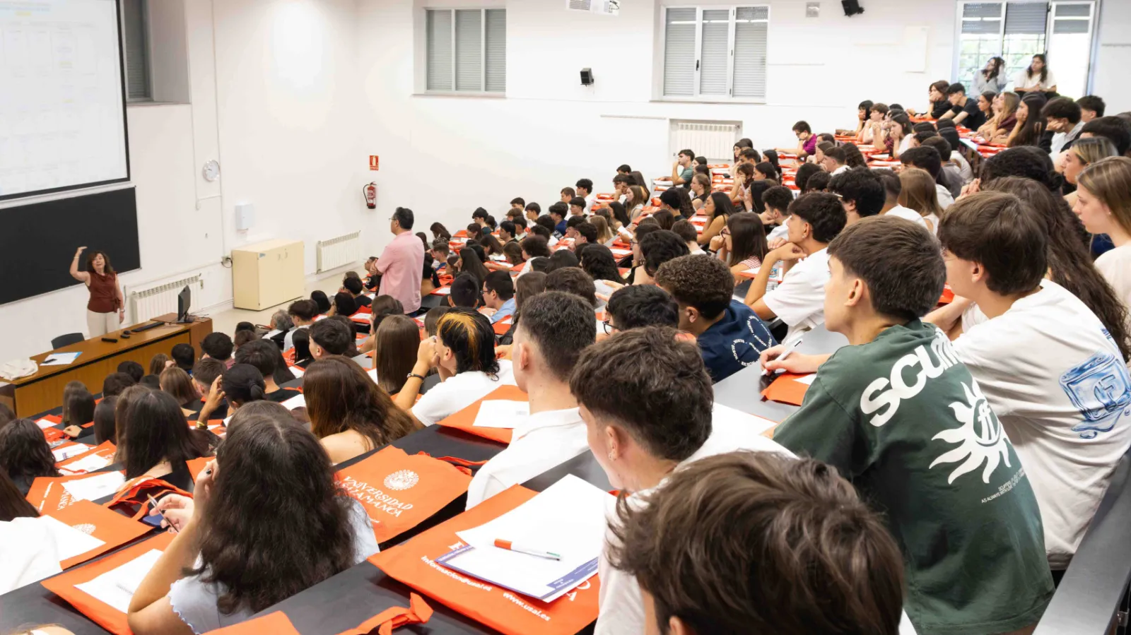 Foto 6 - La USAL inicia el curso con un aumento del 6,2% en nuevos alumnos y el estreno de Veterinaria
