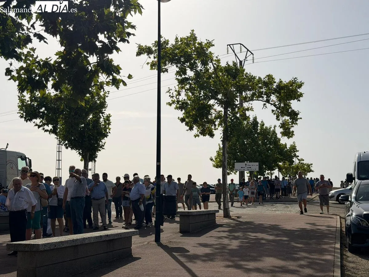 Largas colas en el Recinto Ferial esta mañana para acceder a Salamaq 2026. Foto de Vanesa Martins