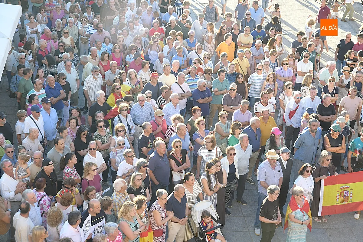 Cerca de 800 mirobrigenses se concentran en apoyo firme a Ceuta