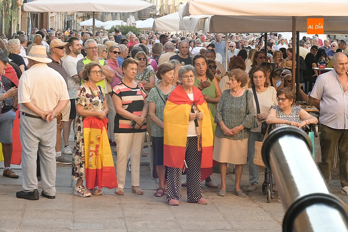 Cerca de 800 mirobrigenses se concentran en apoyo firme a Ceuta