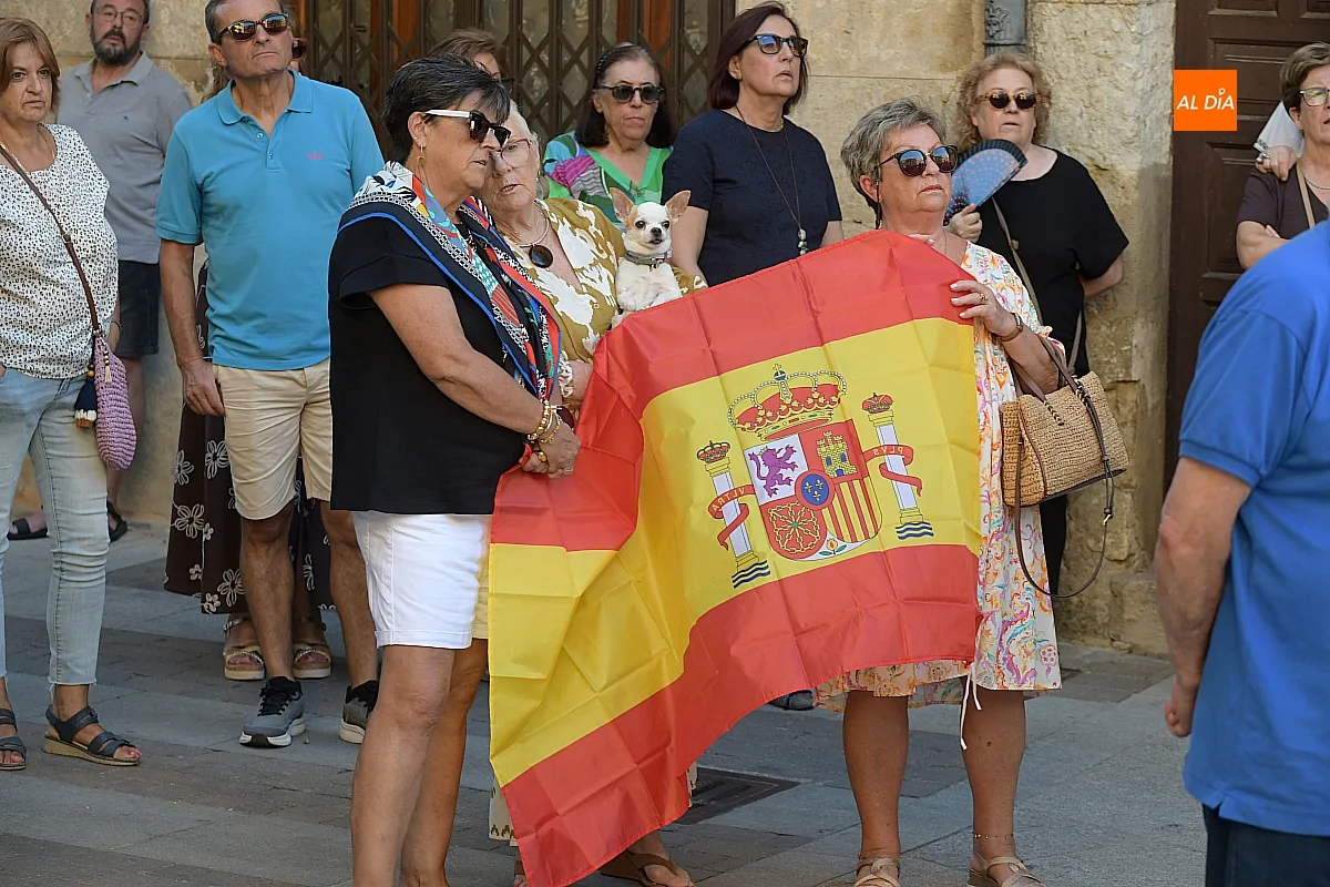 Cerca de 800 mirobrigenses se concentran en apoyo firme a Ceuta