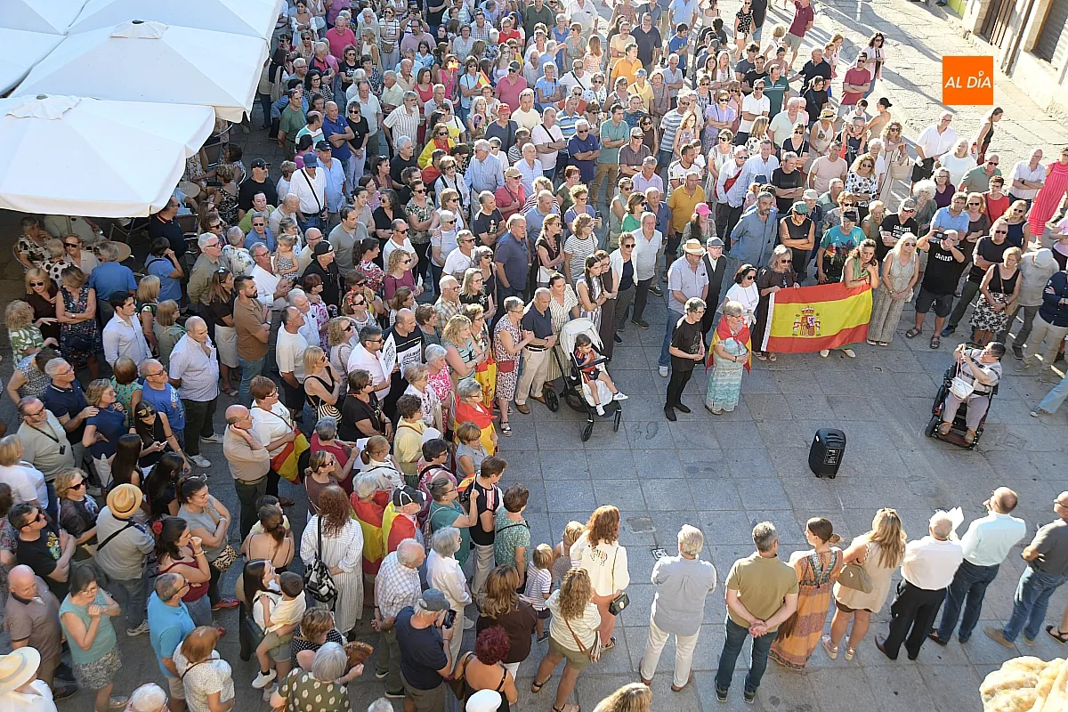 Cerca de 800 mirobrigenses se concentran en apoyo firme a Ceuta