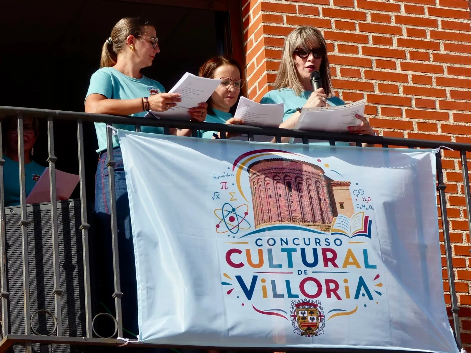 Foto 2 - Los integrantes del Concurso Cultural pregona las fiestas de Villoria tras 35 a&ntilde;os haciendo pueblo