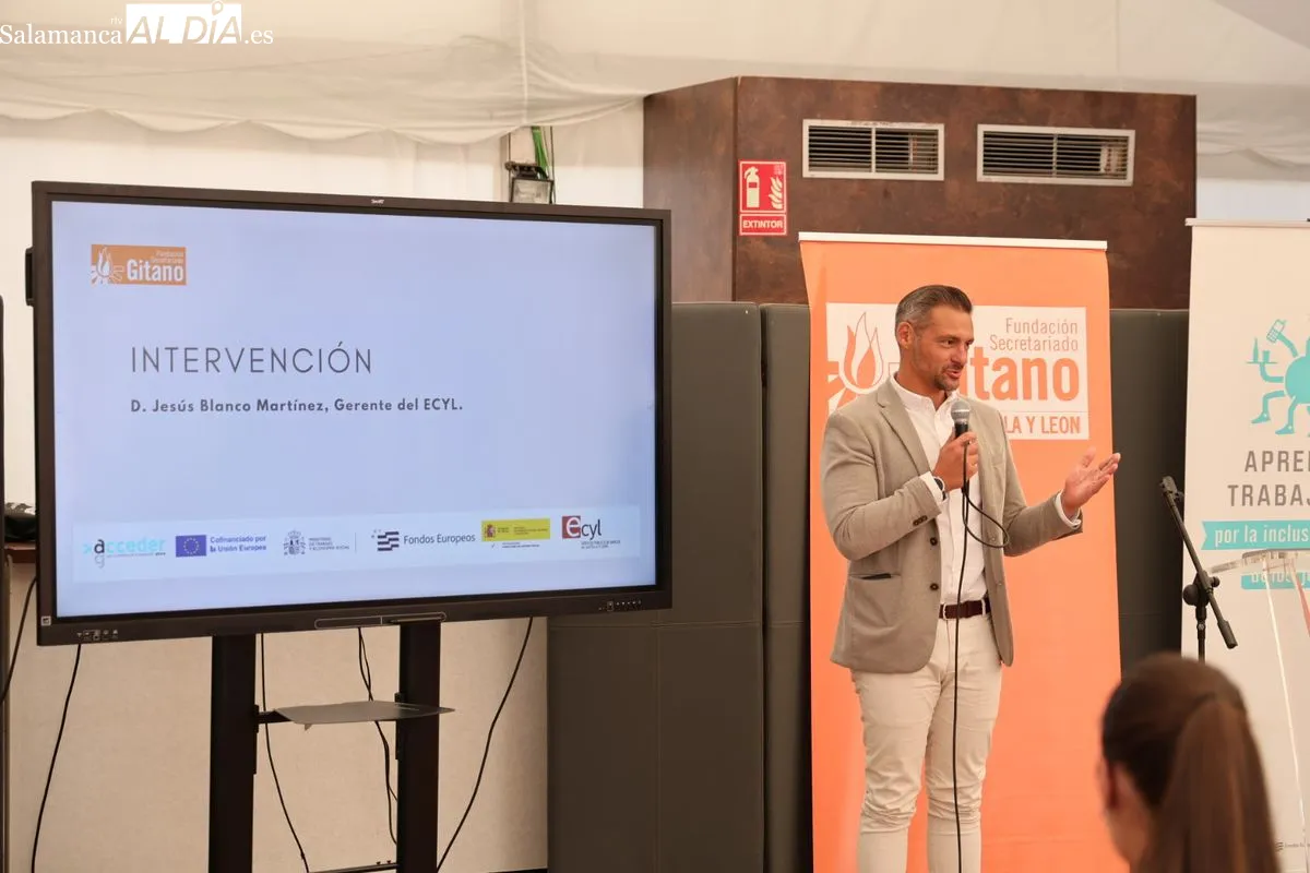 La Fundación Secretariado Gitano ha clausurado el programa de empleo 'Aprender Trabajando', en el que 32 jóvenes de Salamanca y Burgos se han formado en comercio y marketing. Foto de David Sañudo