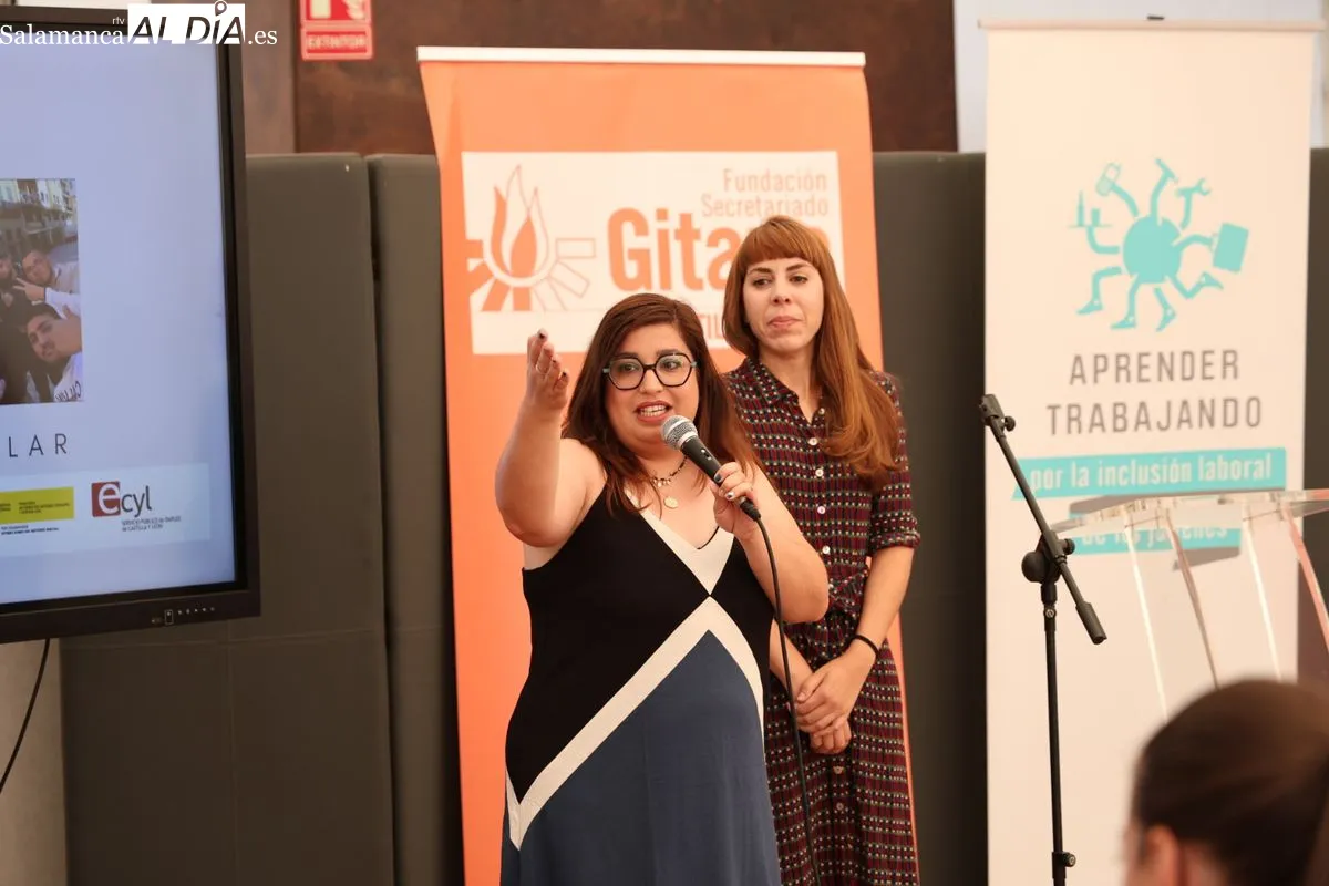 La Fundación Secretariado Gitano ha clausurado el programa de empleo 'Aprender Trabajando', en el que 32 jóvenes de Salamanca y Burgos se han formado en comercio y marketing. Foto de David Sañudo