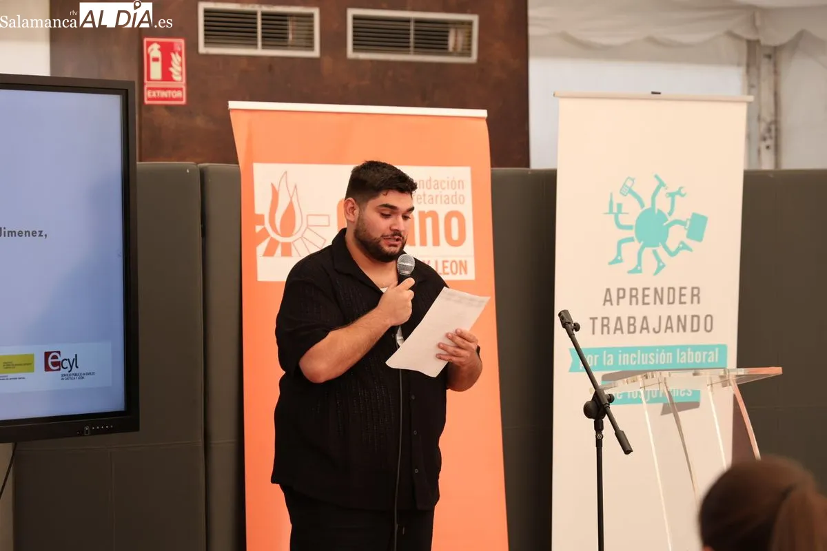 La Fundación Secretariado Gitano ha clausurado el programa de empleo 'Aprender Trabajando', en el que 32 jóvenes de Salamanca y Burgos se han formado en comercio y marketing. Foto de David Sañudo