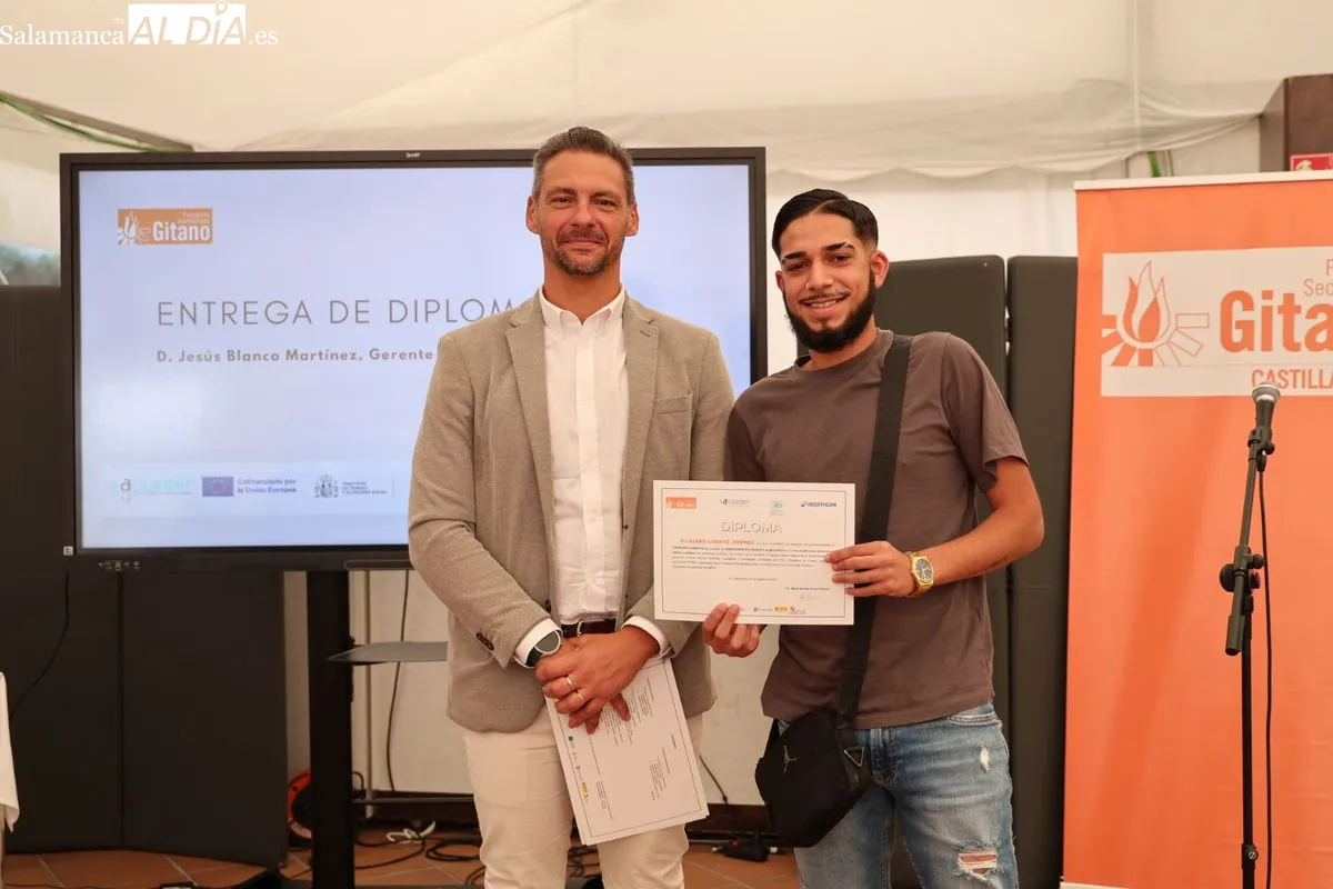 La Fundación Secretariado Gitano ha clausurado el programa de empleo 'Aprender Trabajando', en el que 32 jóvenes de Salamanca y Burgos se han formado en comercio y marketing. Foto de David Sañudo