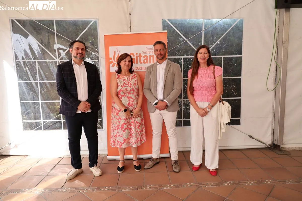 La Fundación Secretariado Gitano ha clausurado el programa de empleo 'Aprender Trabajando', en el que 32 jóvenes de Salamanca y Burgos se han formado en comercio y marketing. Foto de David Sañudo