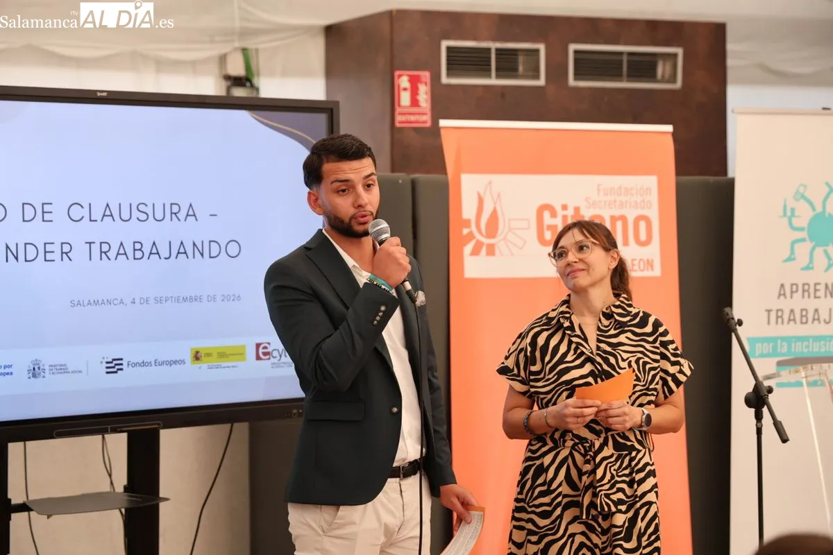 La Fundación Secretariado Gitano ha clausurado el programa de empleo 'Aprender Trabajando', en el que 32 jóvenes de Salamanca y Burgos se han formado en comercio y marketing. Foto de David Sañudo