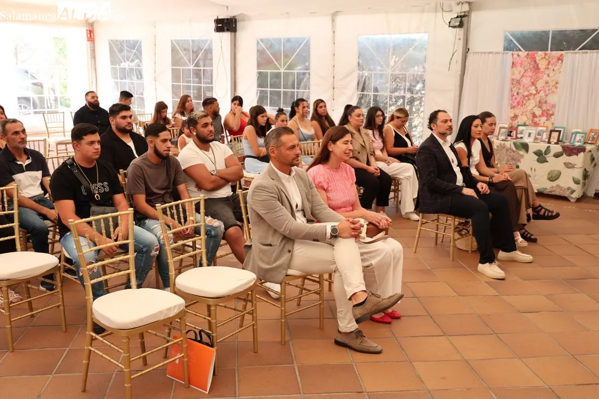 La Fundación Secretariado Gitano ha clausurado el programa de empleo 'Aprender Trabajando', en el que 32 jóvenes de Salamanca y Burgos se han formado en comercio y marketing. Foto de David Sañudo
