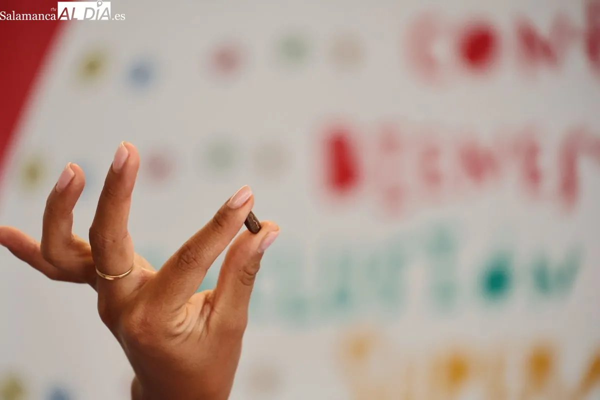 Salamanca acoge la ruta nacional de 'Cambia el filtro', un autobús solidario de la Fundación Mapfre y ASPACE para sensibilizar sobre la discapacidad intelectual. Foto David Sañudo