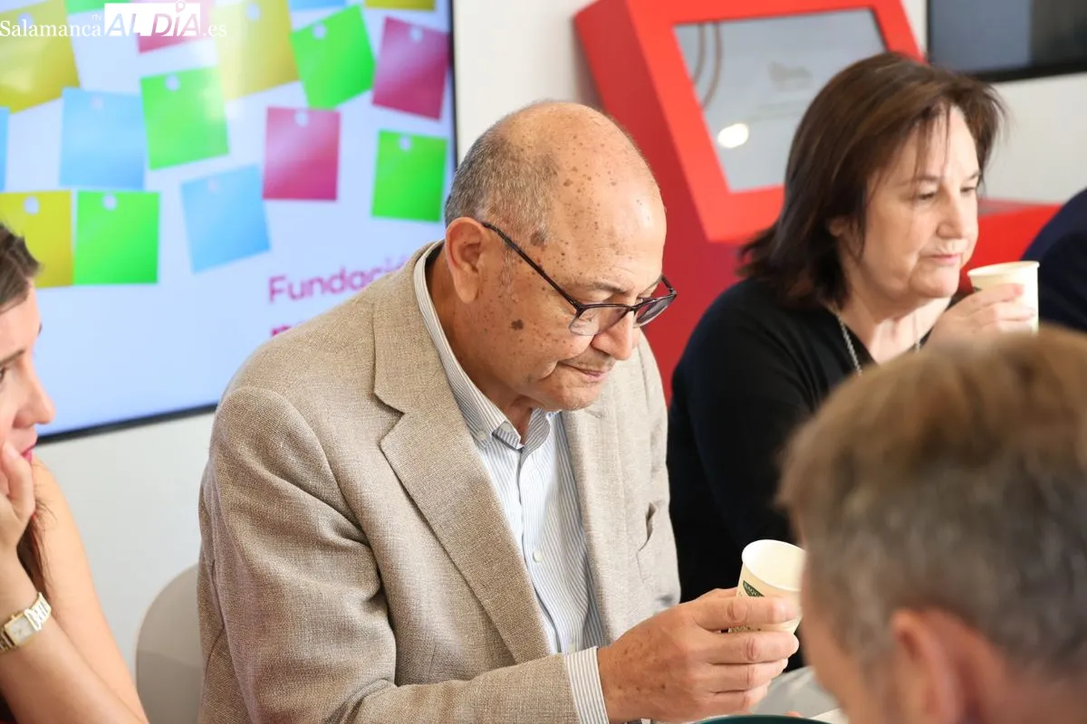 Salamanca acoge la ruta nacional de 'Cambia el filtro', un autobús solidario de la Fundación Mapfre y ASPACE para sensibilizar sobre la discapacidad intelectual. Foto David Sañudo