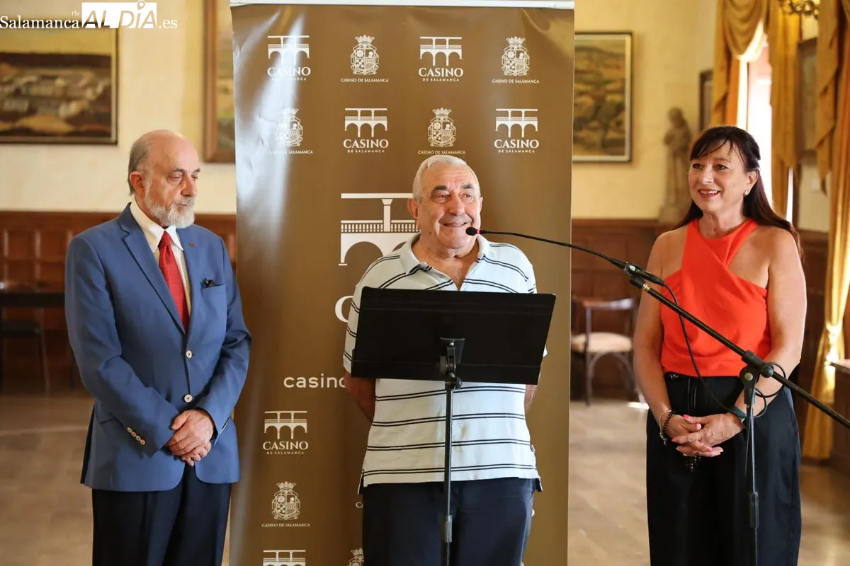 La pintura taurina hiperrealista de Menchu Marcos sorprende en el Casino de Salamanca. Foto de David Sañudo