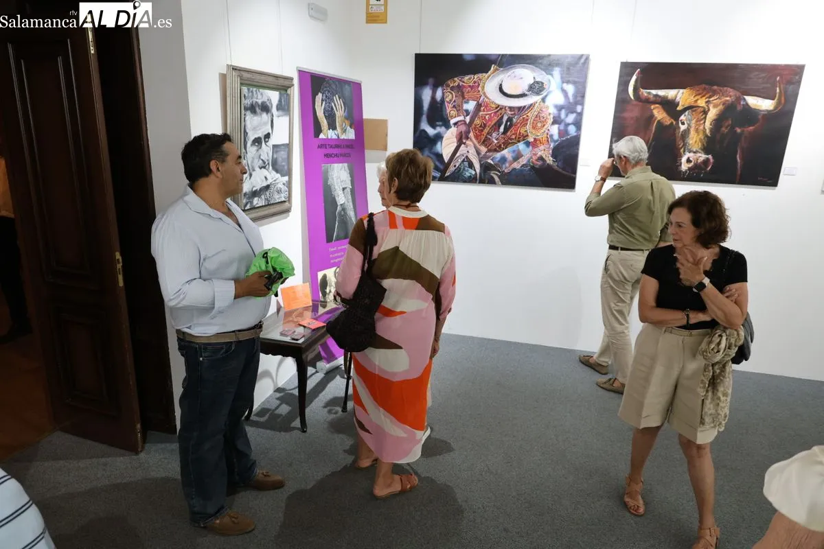 La pintura taurina hiperrealista de Menchu Marcos sorprende en el Casino de Salamanca. Foto de David Sañudo