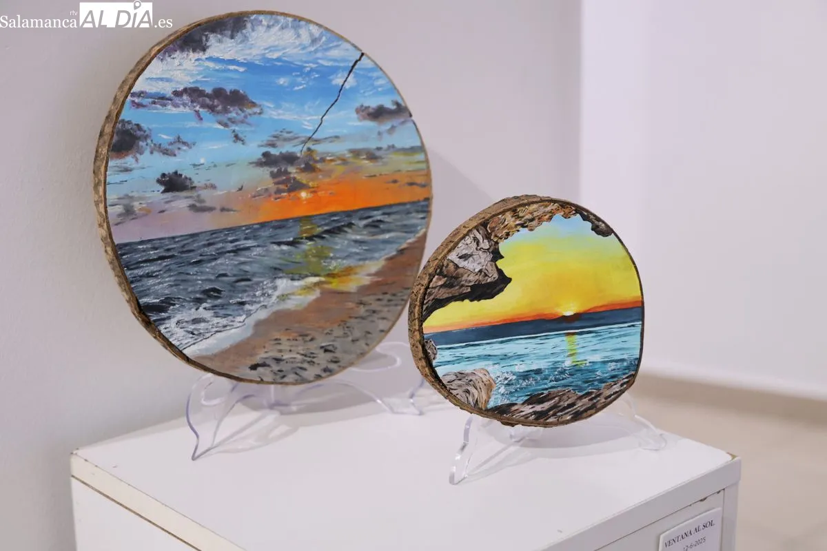 La calma de la naturaleza inspira la primera exposición de la artista Susette, que puede verse en el Espacio Joven. Foto de David Sañudo