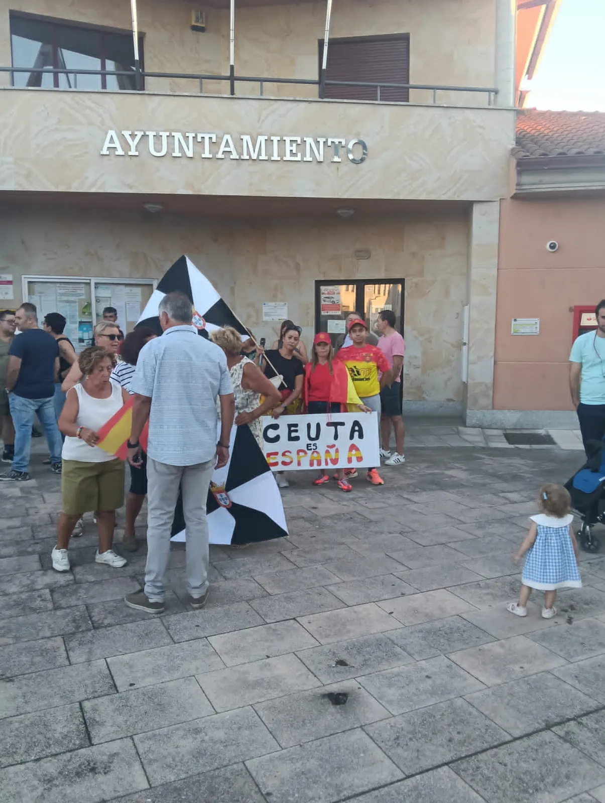 Foto 3 - FOTOS | Los municipios del Alfoz  de Salamanca se concentran en apoyo a Ceuta