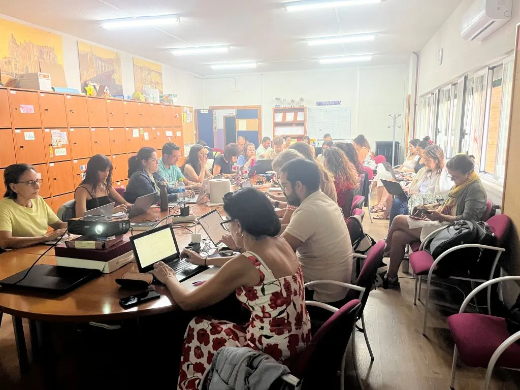 Foto 4 - Los docentes del IES Fray Diego Tadeo Gonz&aacute;lez se forman en el uso educativo de la Inteligencia Artificial
