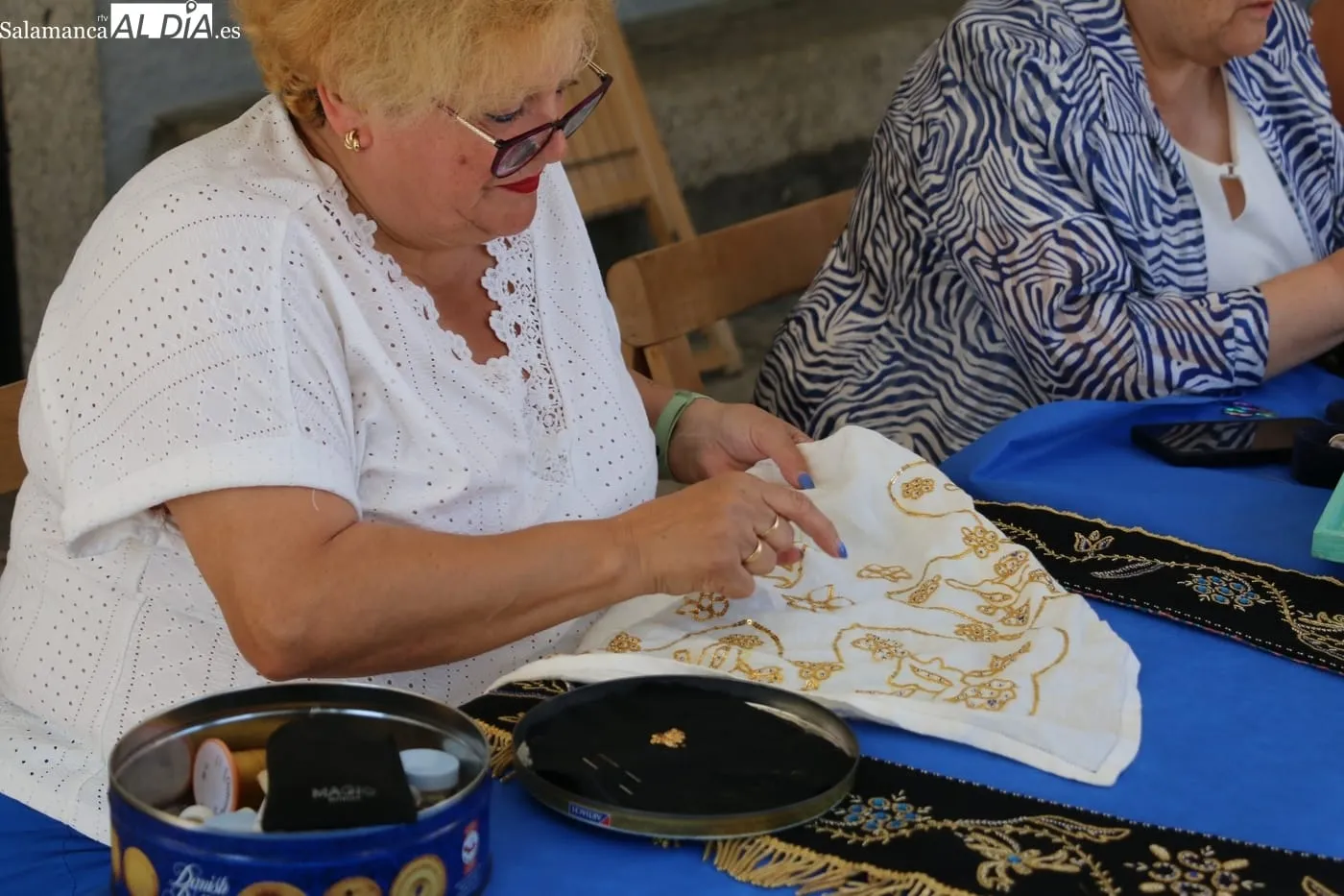 Villavieja impulsa dos talleres de bailes y bordado charros para divulgar la tradición local