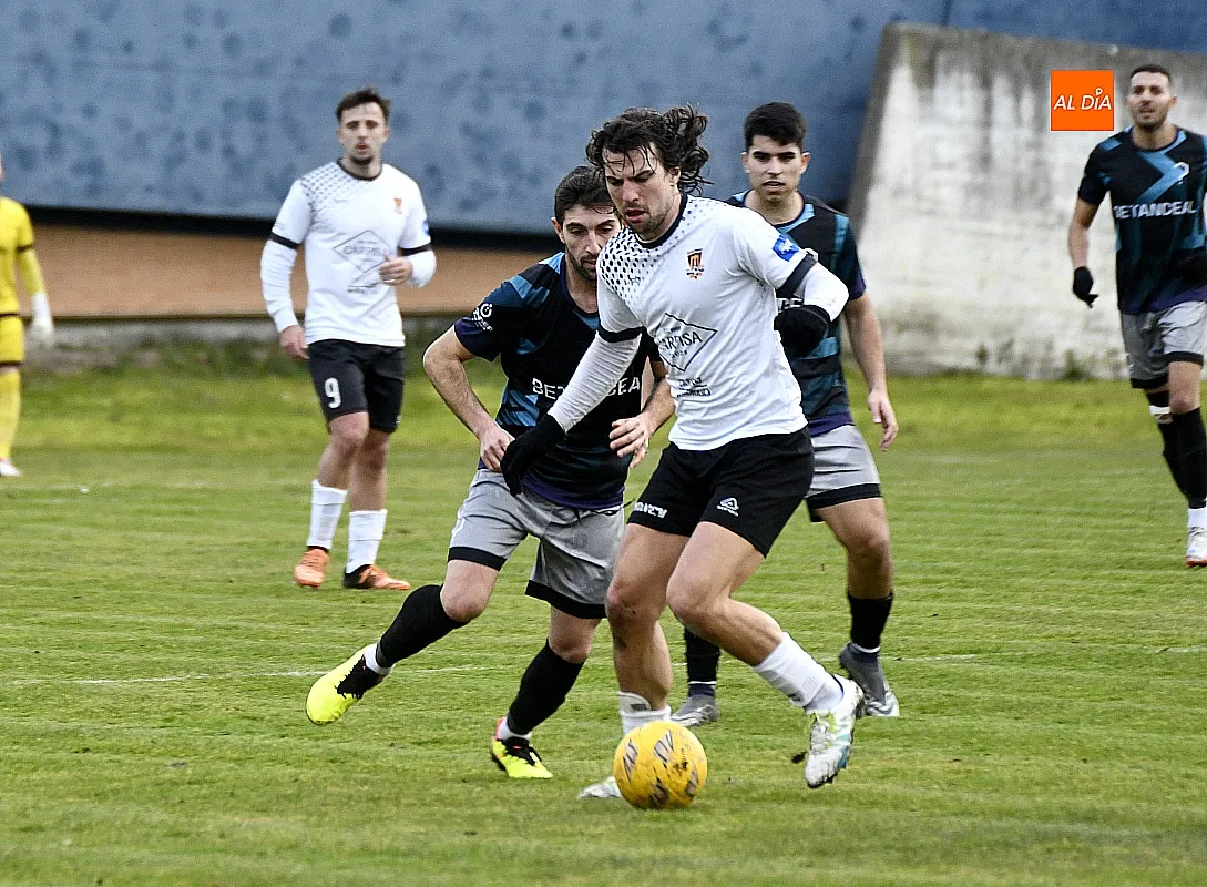 El Ciudad Rodrigo CF vence 3-0 al NONAME CLUB en casa