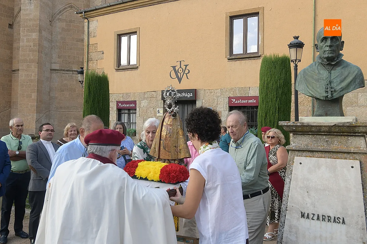 Familia Mazarrasa homenaje Obispo