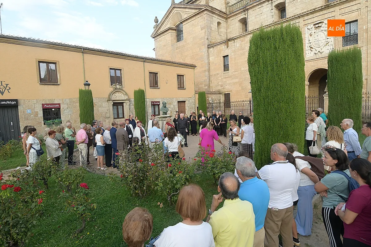 Familia Mazarrasa homenaje Obispo