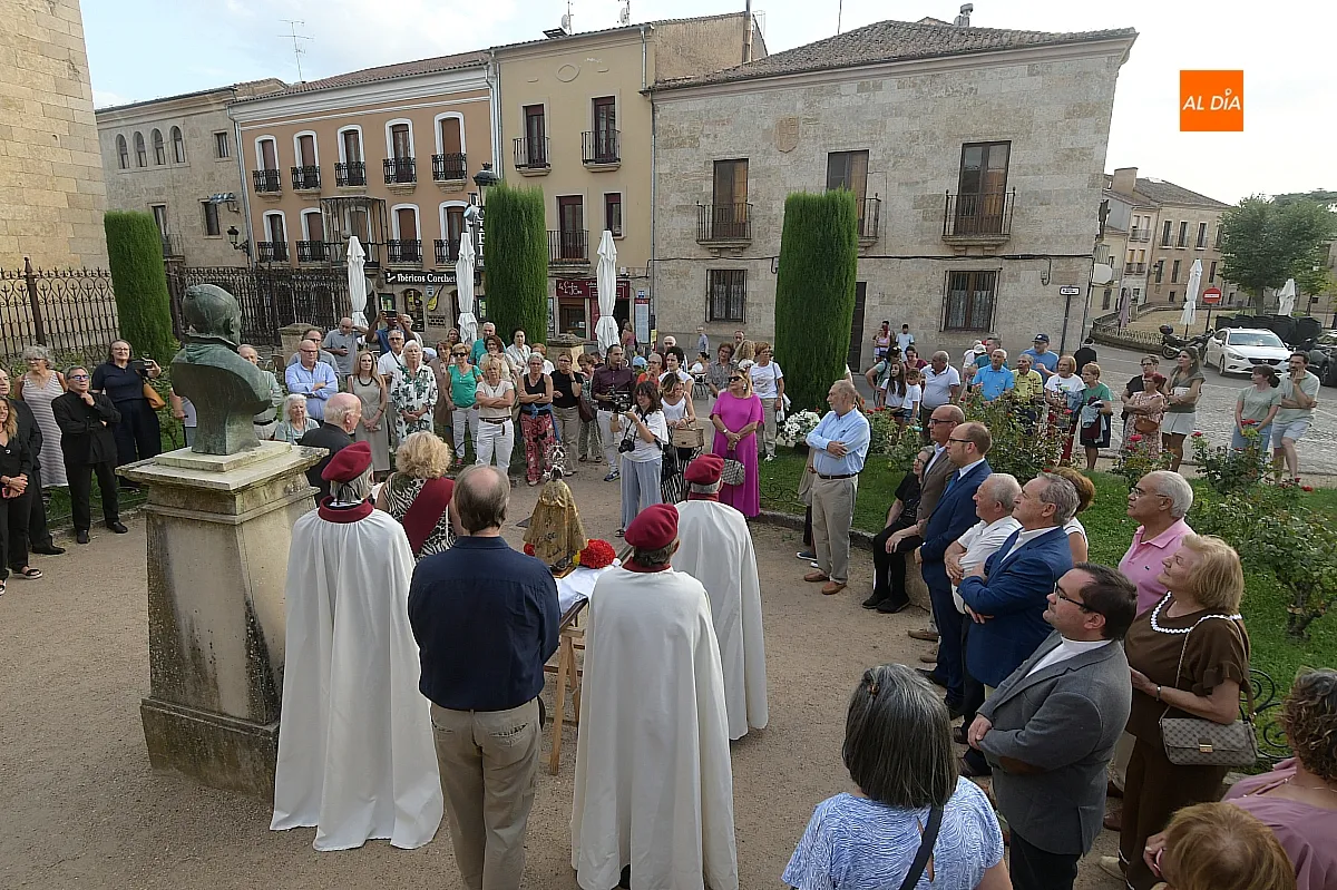 Familia Mazarrasa homenaje Obispo