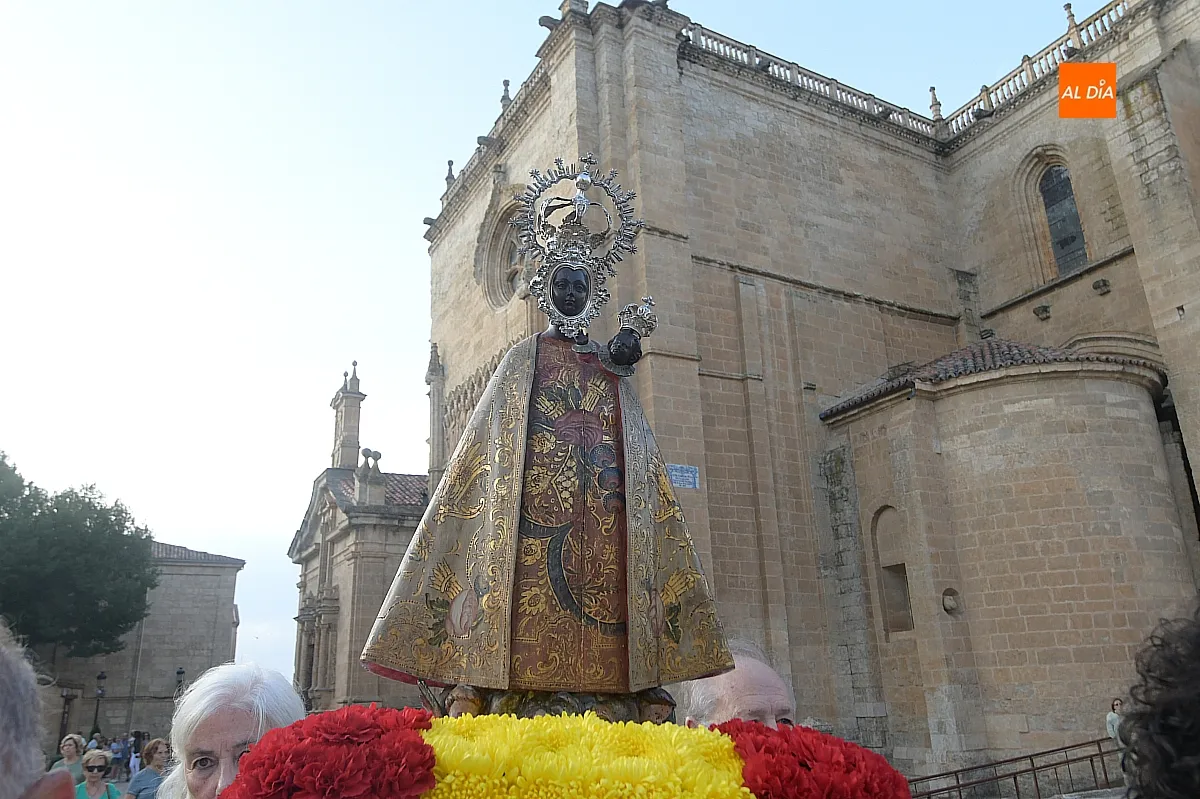 Familia Mazarrasa homenaje Obispo