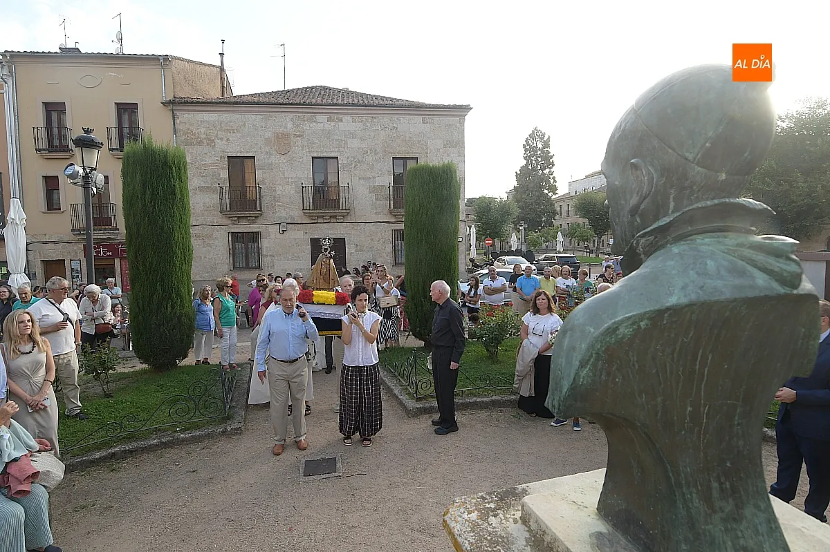Familia Mazarrasa homenaje Obispo