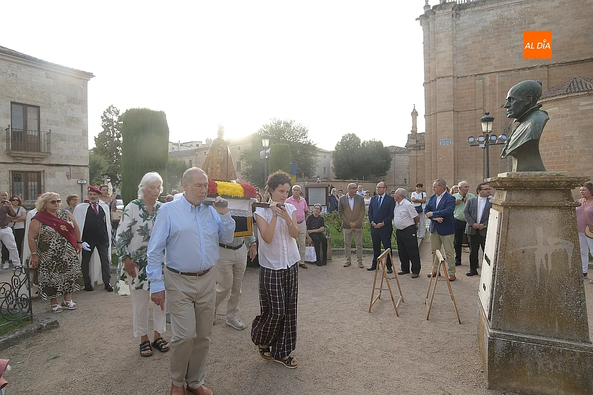 Familia Mazarrasa homenaje Obispo