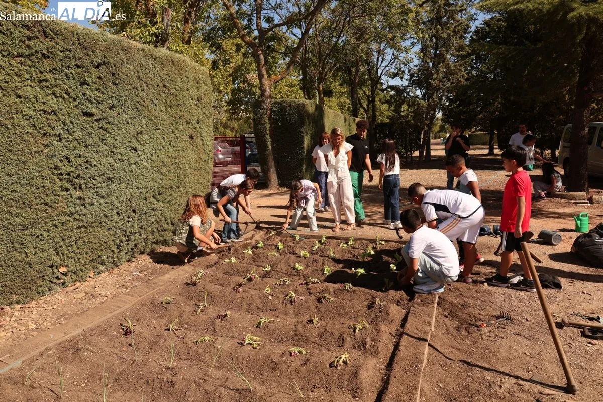 La concejala de Medio Ambiente, María José Coca, ha visitado el Colegio José Herrero. Foto de David Sañudo