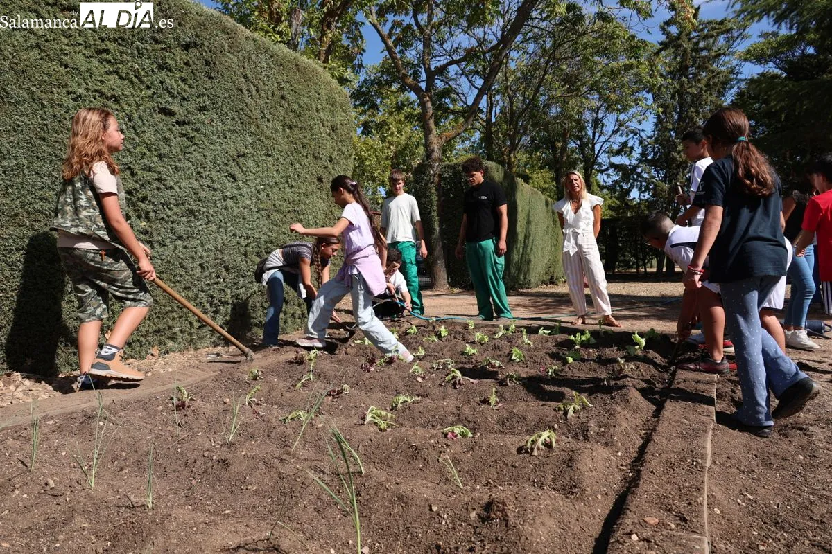 La concejala de Medio Ambiente, María José Coca, ha visitado el Colegio José Herrero. Foto de David Sañudo
