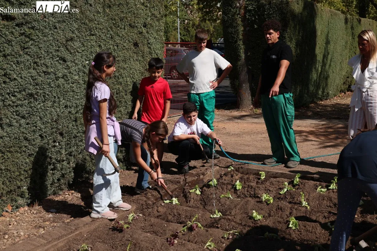 La concejala de Medio Ambiente, María José Coca, ha visitado el Colegio José Herrero. Foto de David Sañudo