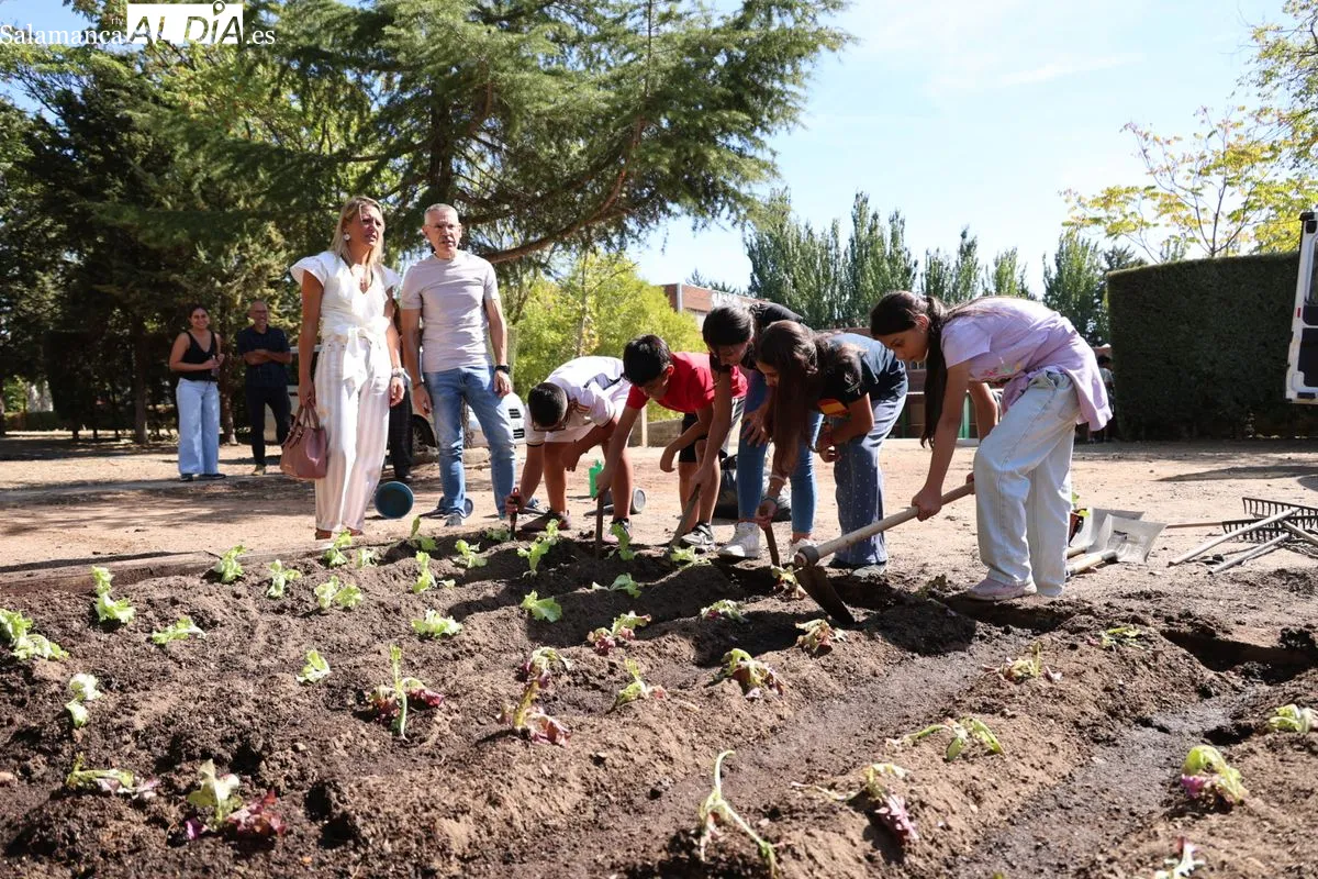 La concejala de Medio Ambiente, María José Coca, ha visitado el Colegio José Herrero. Foto de David Sañudo