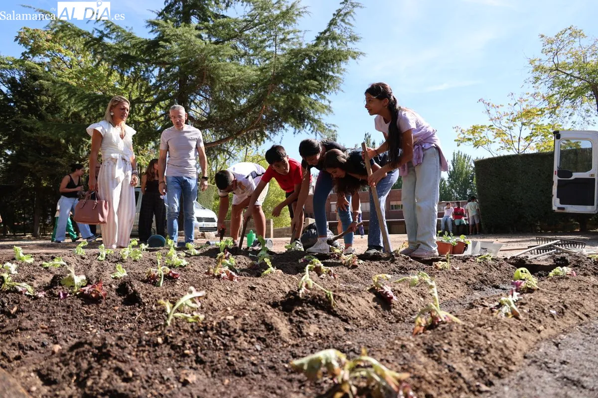 La concejala de Medio Ambiente, María José Coca, ha visitado el Colegio José Herrero. Foto de David Sañudo