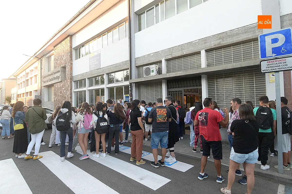 Foto 10 - Los institutos de Ciudad Rodrigo comienzan sus primeras clases del curso