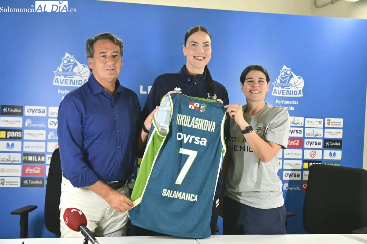 Presentación oficial de la eslovaca Rebeka Mikulasikova como jugadora del Meins Avenida