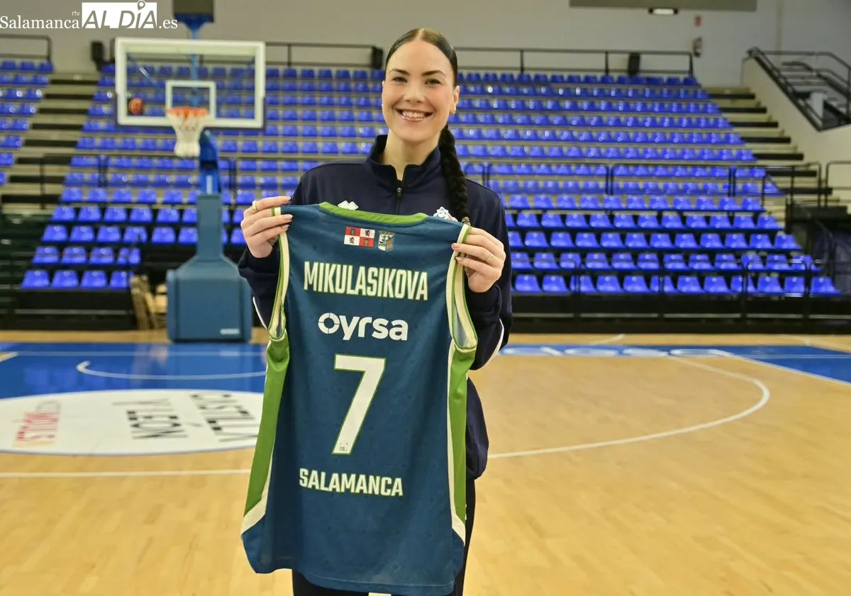 Presentación oficial de la eslovaca Rebeka Mikulasikova como jugadora del Meins Avenida